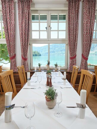 Gasthof on lake Wolfgangsee with nice parlor & garden